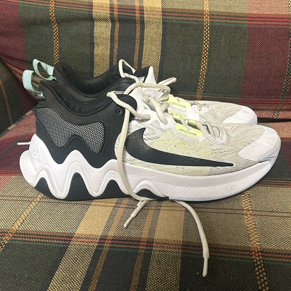 Giannis size 8 sneaker